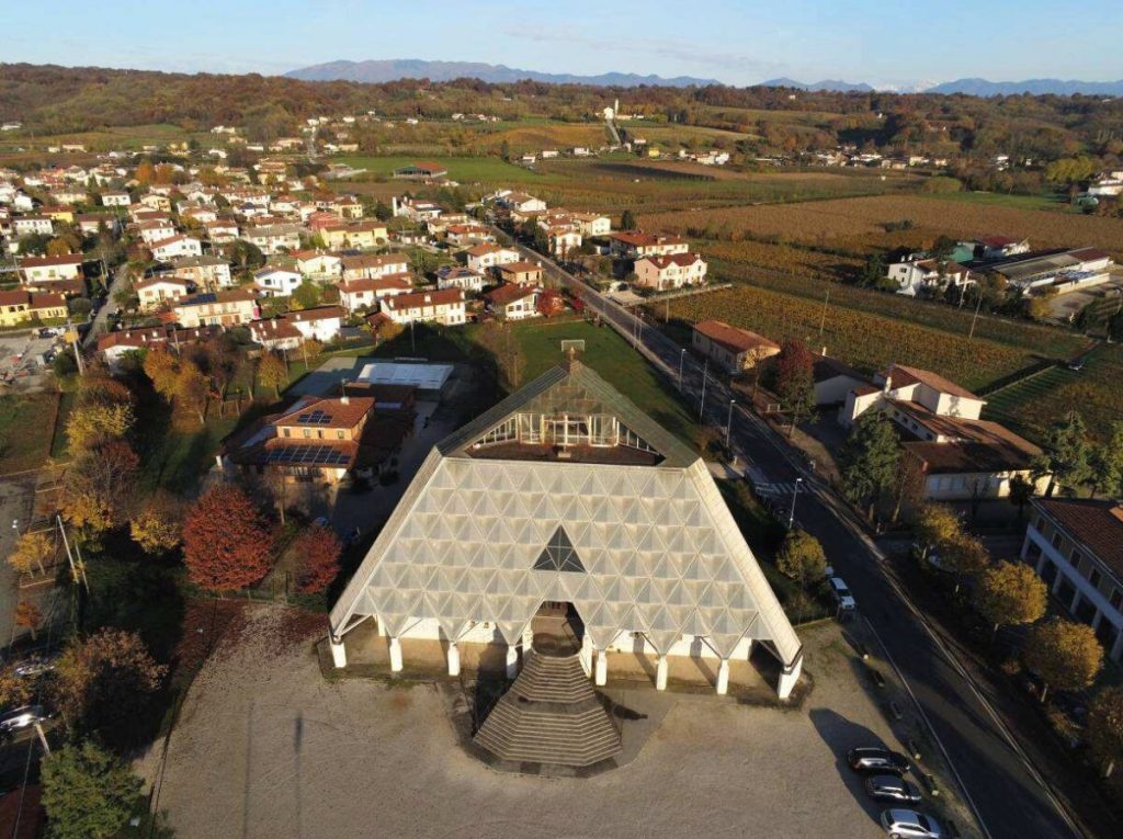 Nuovo complesso parrocchiale a Giavera del Montello (TV)